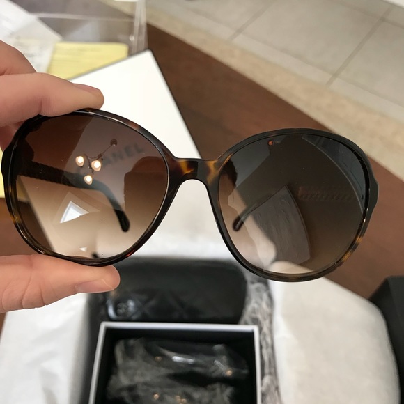 ❌❌SOLD❌❌ CHANEL Women’s Sunglasses Havana Brown - Picture 2 of 8